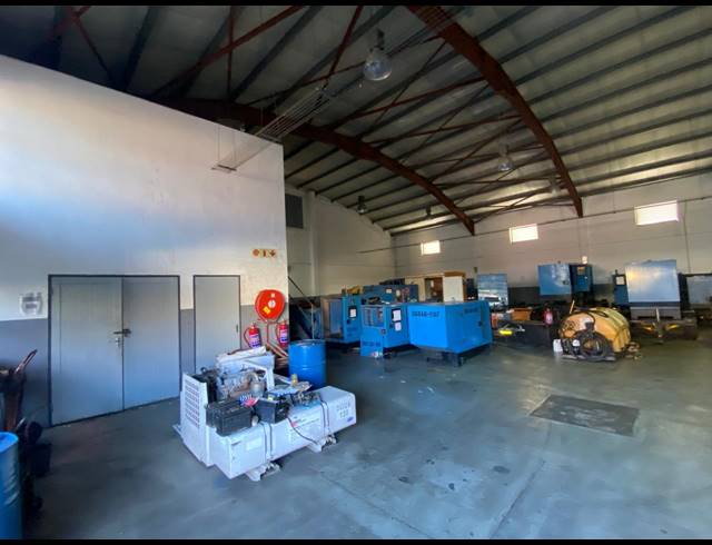 1,111M² WAREHOUSE TO LET IN PAARDEN EILAND